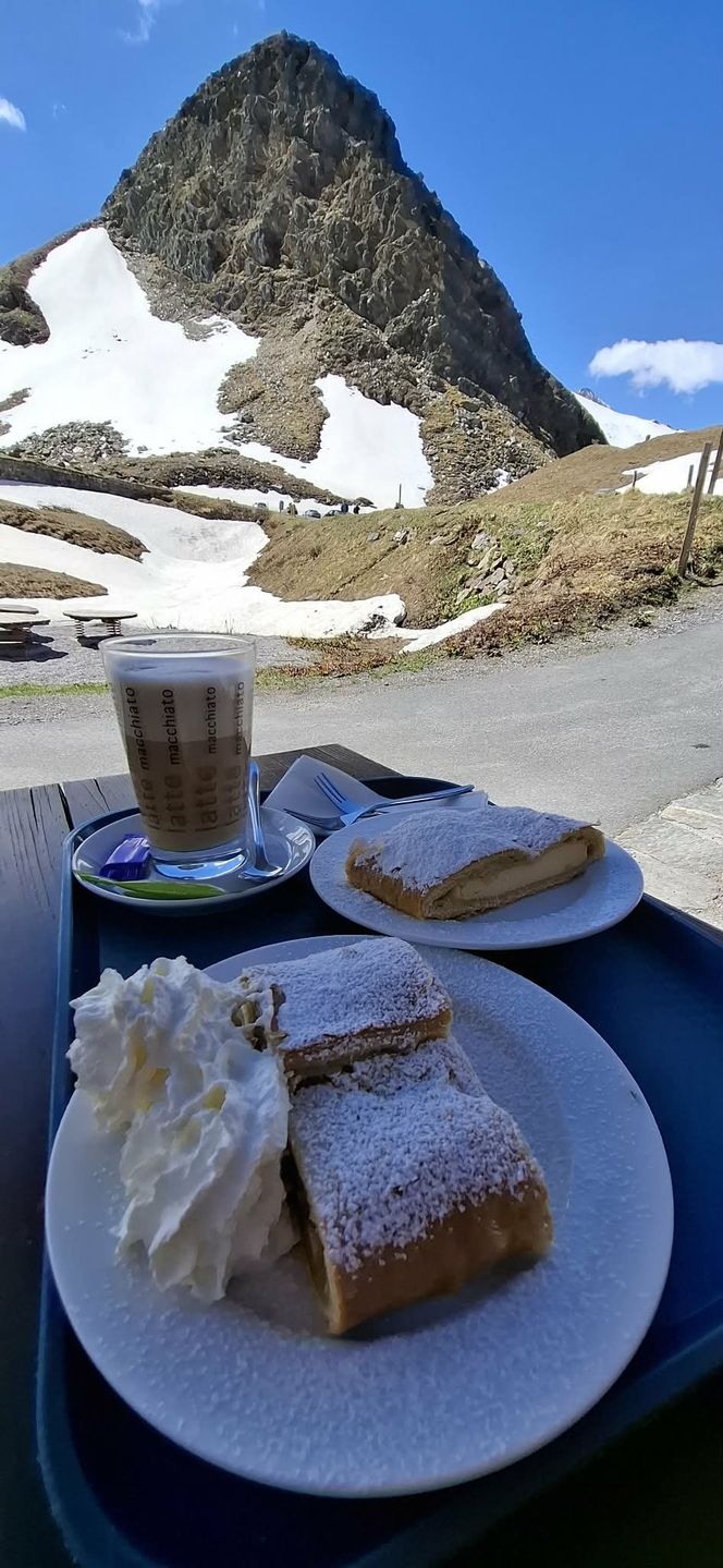 Ile kosztuje kawa i strudel w Alpach?