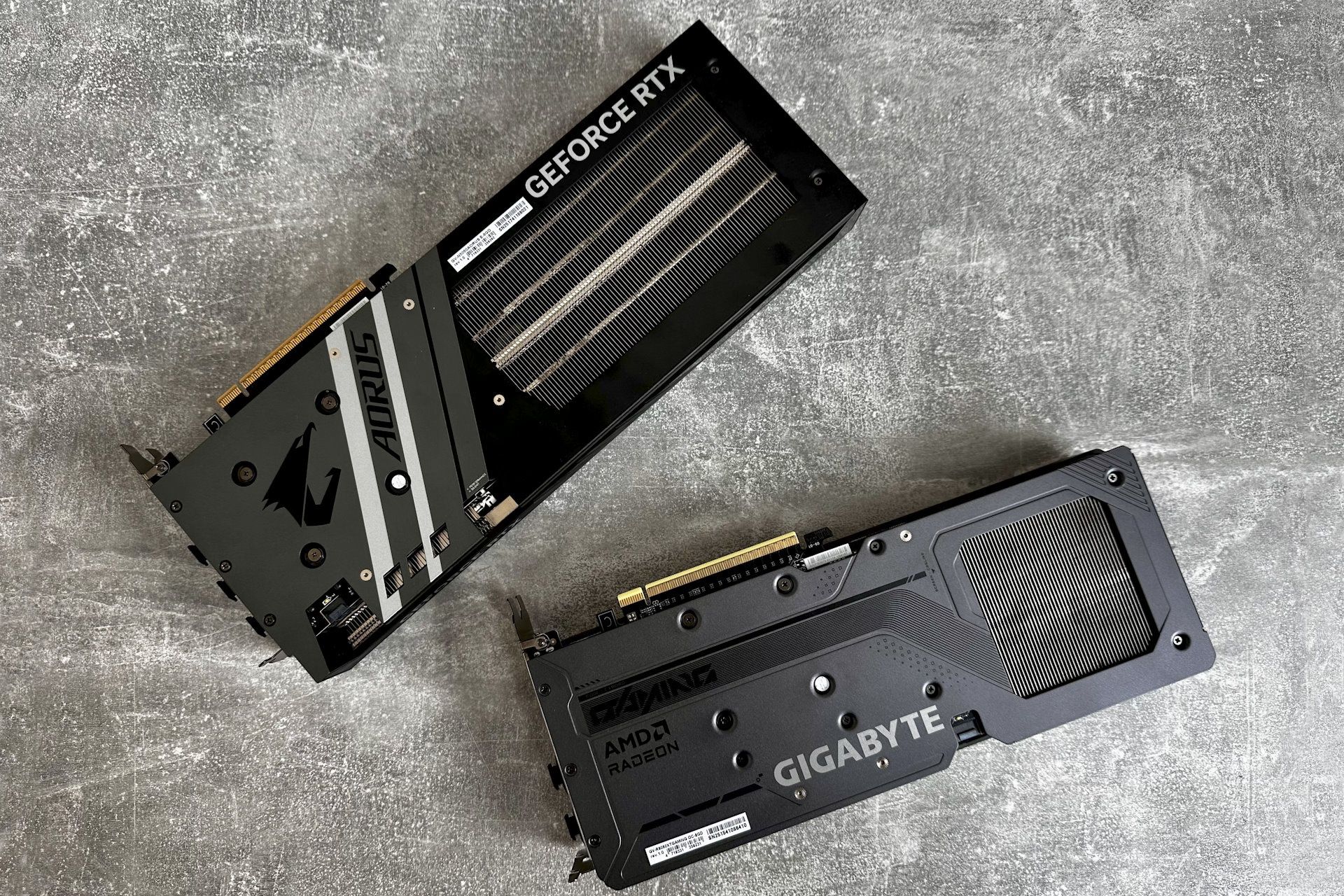 Karty z 2025 wyposażone w 8 GB vRAM - karty Gigabyte backplate