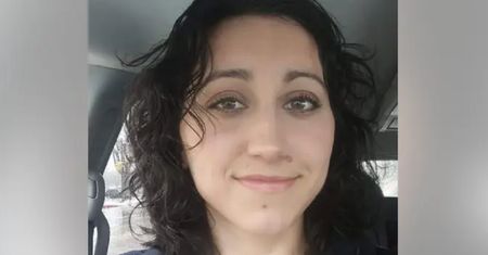 Zabiła swoje dzieci, a potem upozorowała włamanie. Policja szuka 35-latki