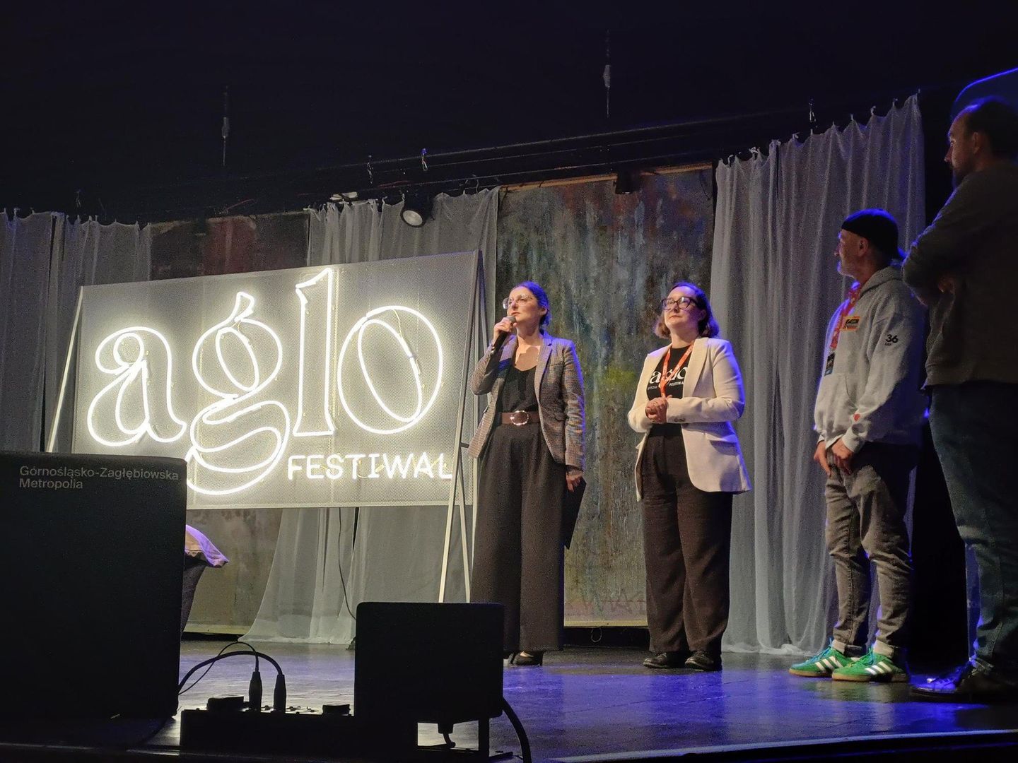 Aglo Festiwal 2025 Bytom. Dyskusja na temat „Czy my panujemy nad językiem, czy język panuje nad nami? O strachu przed odezwaniem się”. Dorota Masłowska, Paweł Sołtys (Pablopavo) i Wojciech Śmieja