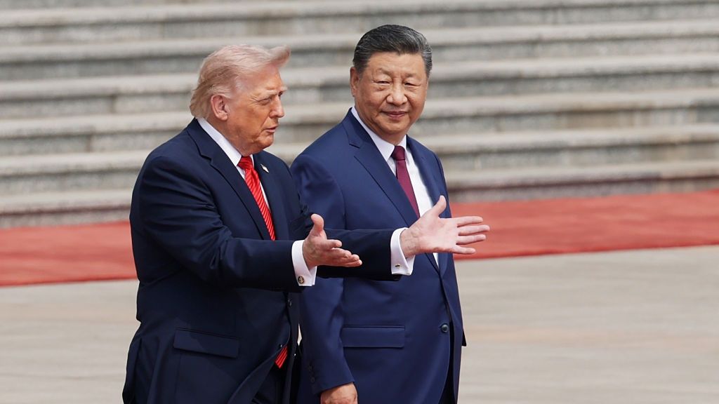 Donald Trump (L) i Xi Jinping (P), przywódcy USA oraz Chin