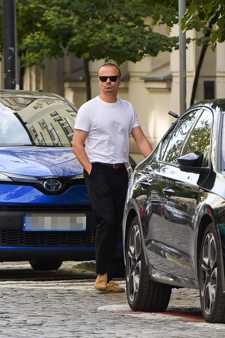 Marcin Hakiel parkuje auto na ścieżce dla rowerów i oddala się na 1,5 godziny