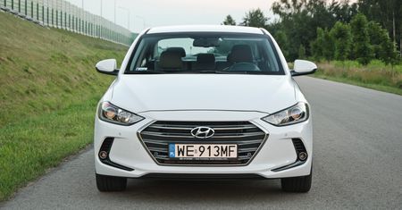 Hyundai Elantra 1.6 CRDI DCT - zdjęcia