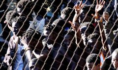 Tysiące imigrantów szturmują hiszpańską granicę w Ceucie. Zobacz relację reportera WP