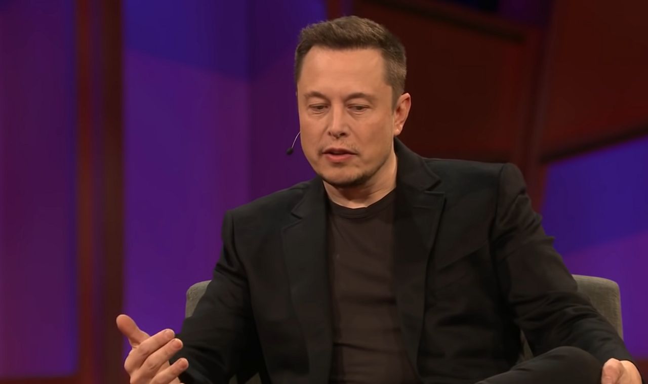 Elon Musk zirytował astronomów. Satelity Starlink powodują zakłócenia w obserwacjach