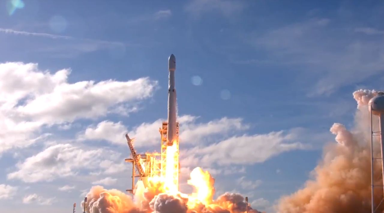 Falcon Heavy poleciał! Niesamowite osiągnięcie Elona Muska