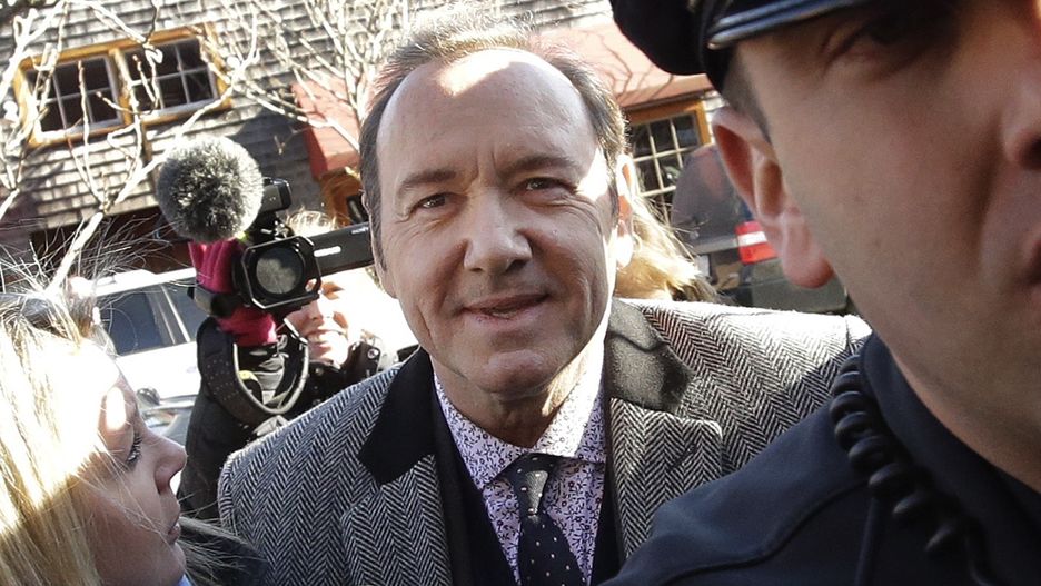 Kevin Spacey przybywa do sądu w Nantucket