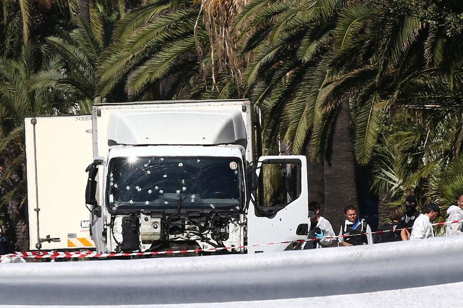 Burza wokół zdjęć z zamachu w Nicei w "Paris Match". Prokuratura: wycofać tygodnik ze sprzedaży