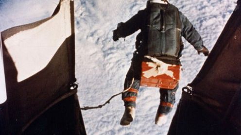 Chce osiągnąć prędkość dźwięku, skacząc z... kosmosu? (wideo) 1