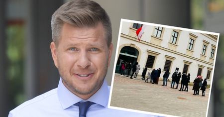 Stali na mrozie w długiej kolejce. Chajzer usłyszał krótką odpowiedź
