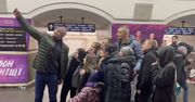Wzruszające sceny w Kijowie. Bracia Kliczko wspierają mieszkańców w metrze