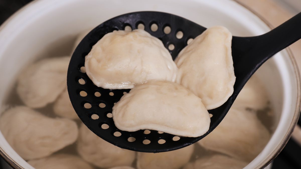 Jak gotować mrożone pierogi?