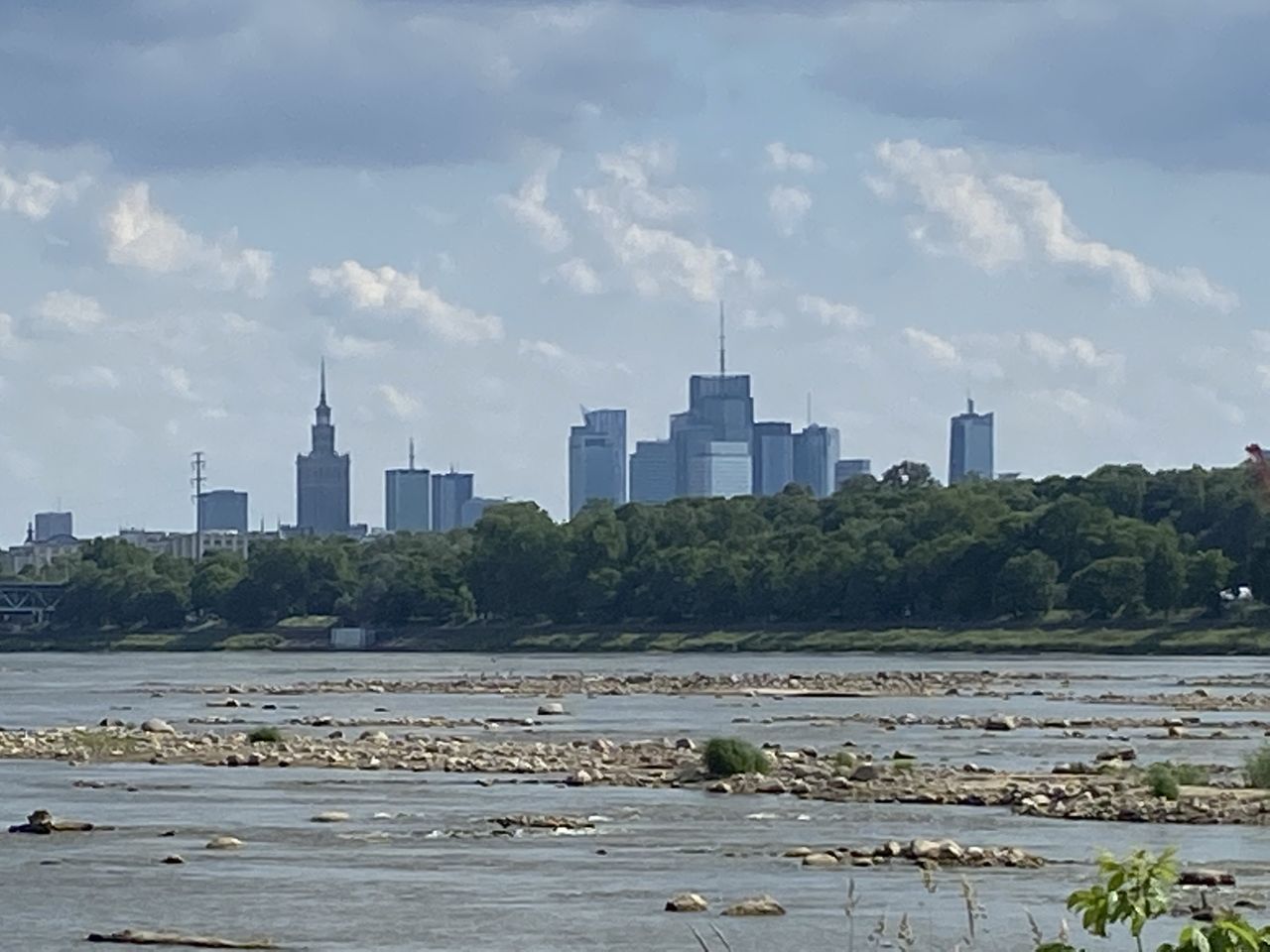 Wody coraz mniej. Niepokojące zdjęcia Wisły