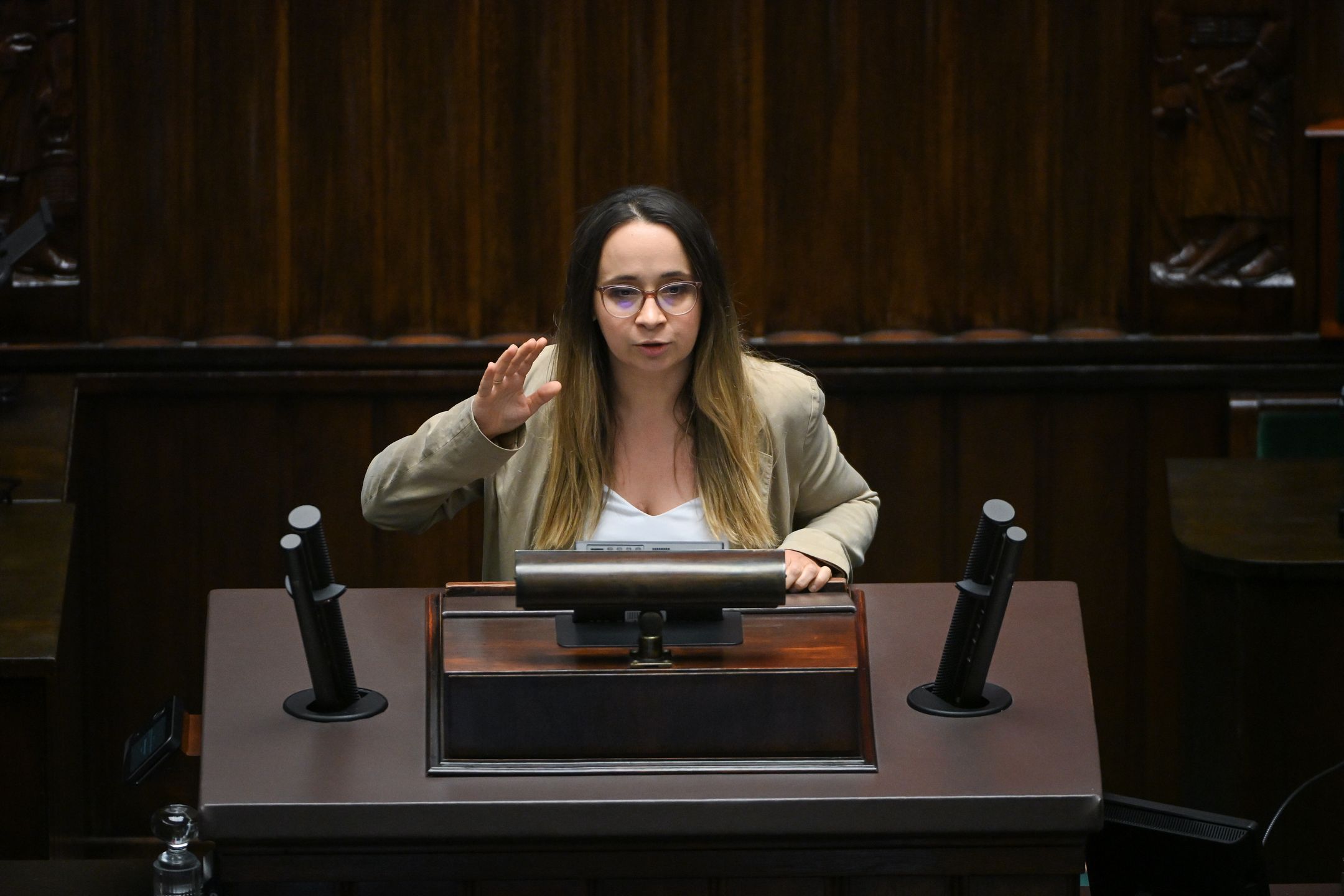 Posłanka Razem Marcelina Zawisza kpi z nowej daty rekonstrukcji
