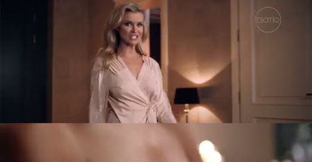 Krupa w reklamie kremu do biustu (WIDEO)