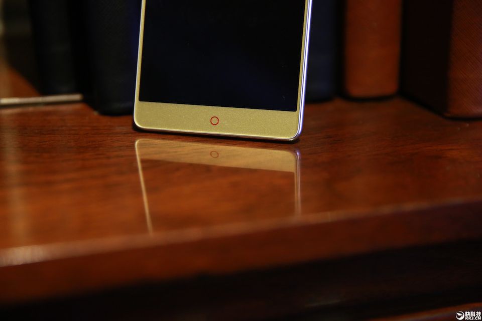 #wSkrócie: zwijany ekran LG na wideo oraz szczegóły na temat kompatybilności Geara S2 z iOS-em 5