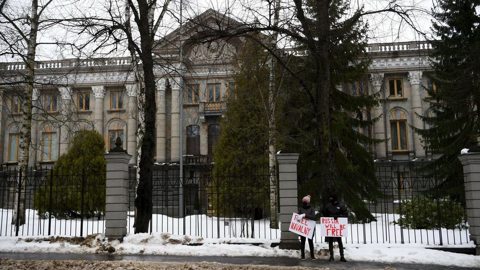 Ambasada Rosji w Helsinkach wzywa do donoszenia na  wszelkie "przykłady dyskryminacji Rosjan"
