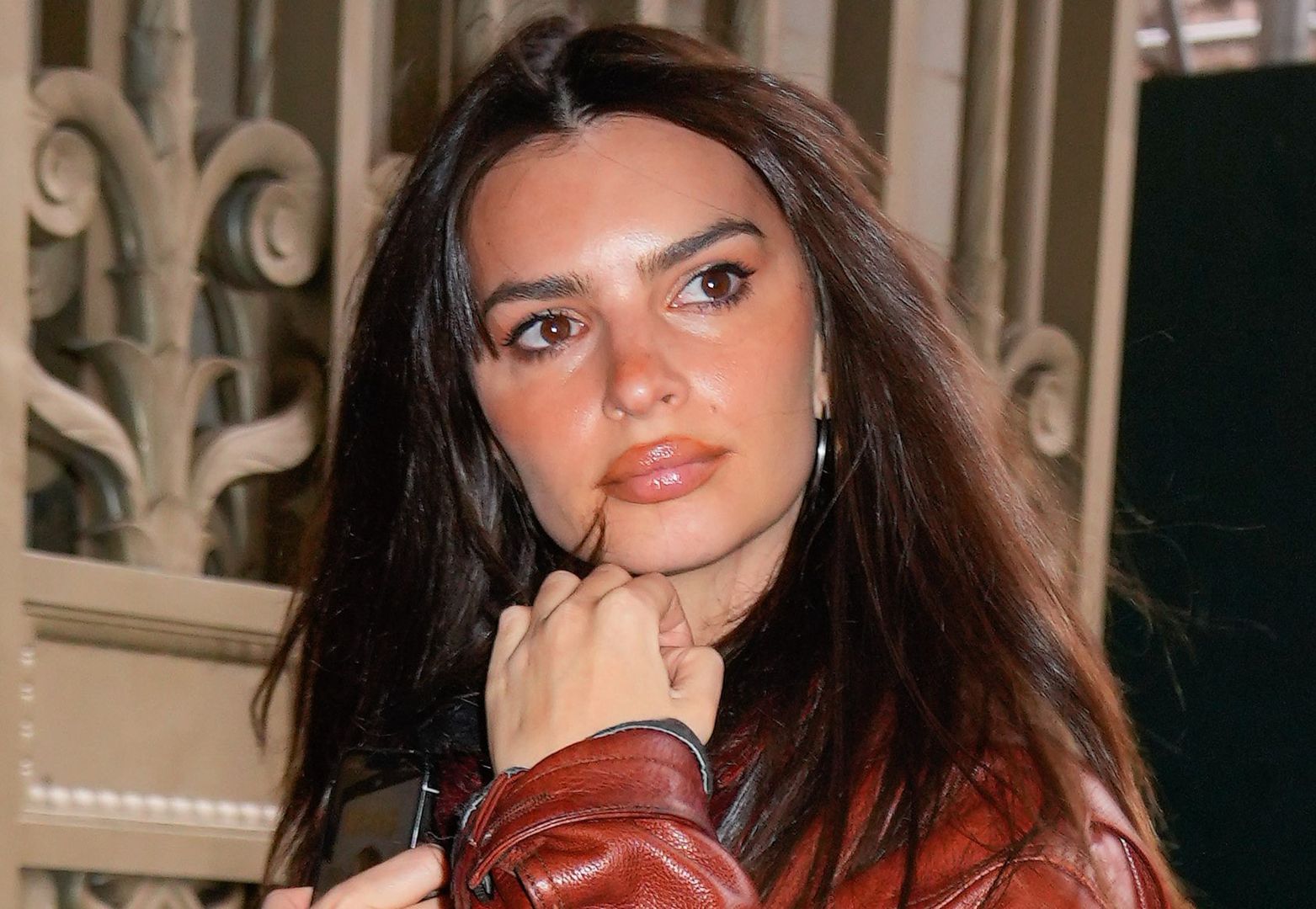 Emily Ratajkowski zachwyciła w prześwitującej kreacji 