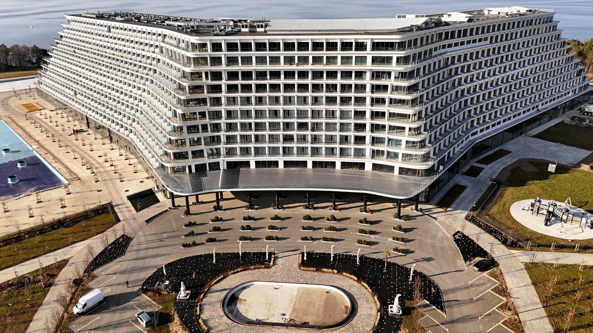 Hotel Gołębiewski w Pobierowie. Zdj. z 7 marca 2025 r.