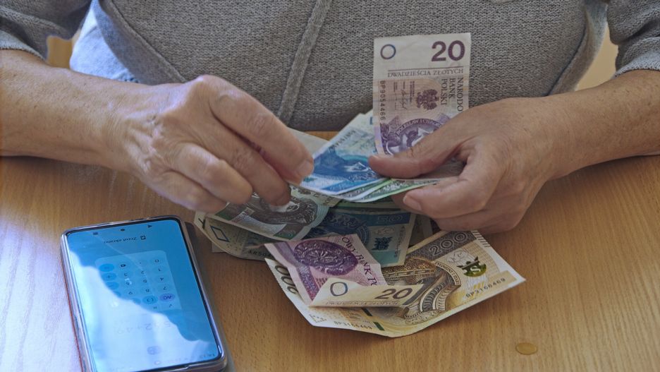 Stock Marek Bazak
Fot. Zofia i Marek Bazak/East News
N/z liczenie domowego budzetu - problemy finansowe w roku 2023.
ZOFIA BAZAK