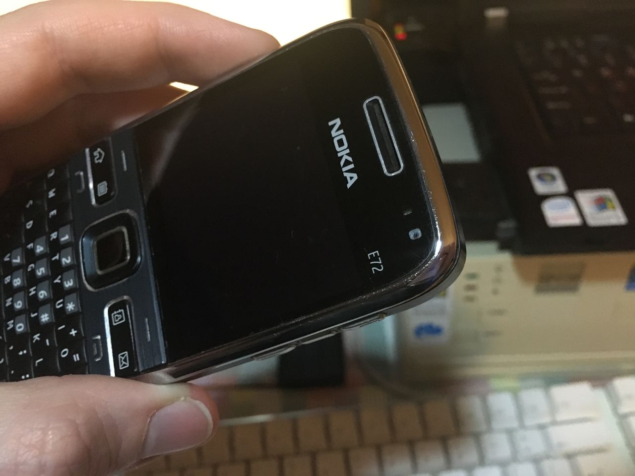 Nokia E72 z widoczną przednią kamerą