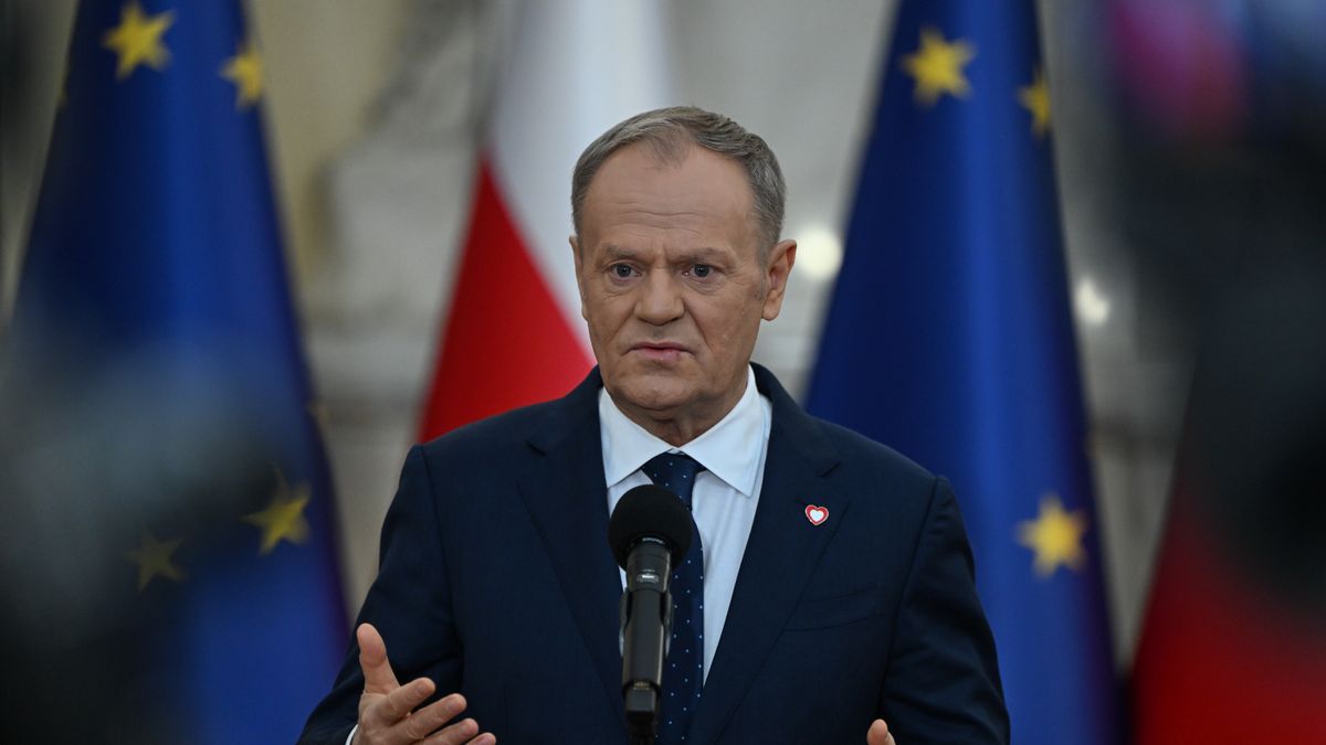WARSAW, POLAND  JANUARY 9:Polish Prime Minister Donald Tusk addresses the media during a press conference at the Prime Minister's Office, in Warsaw, Poland, on January 9, 2026. (Photo by Artur Widak/NurPhoto via Getty Images)