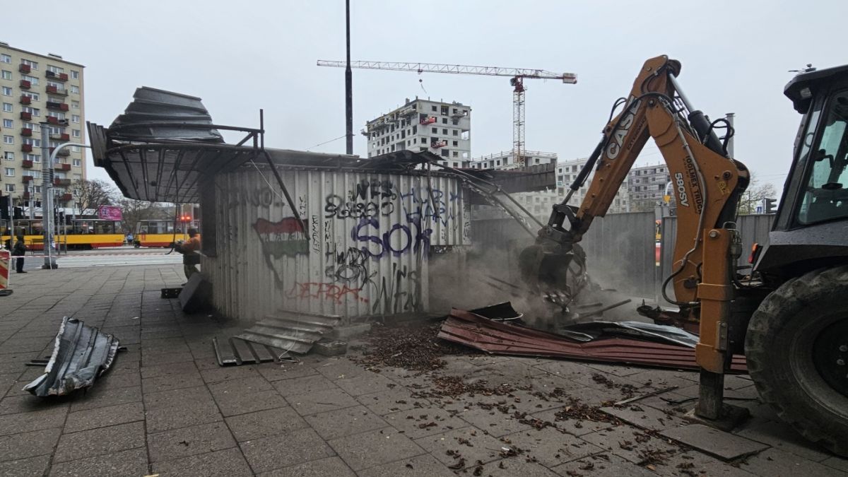 W kiosku natrafiono na automaty do gier i tajemnicze dokumenty