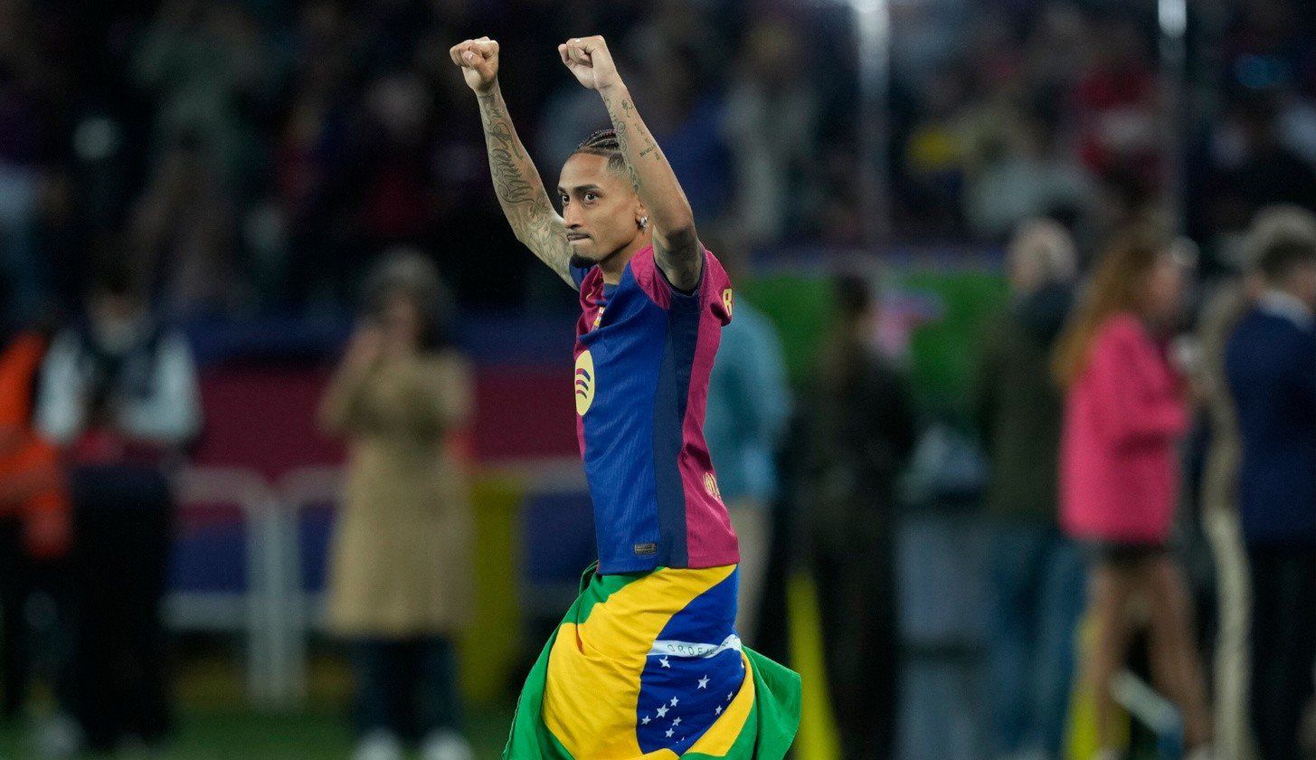 Raphinha przedłużył kontrakt z FC Barceloną.
