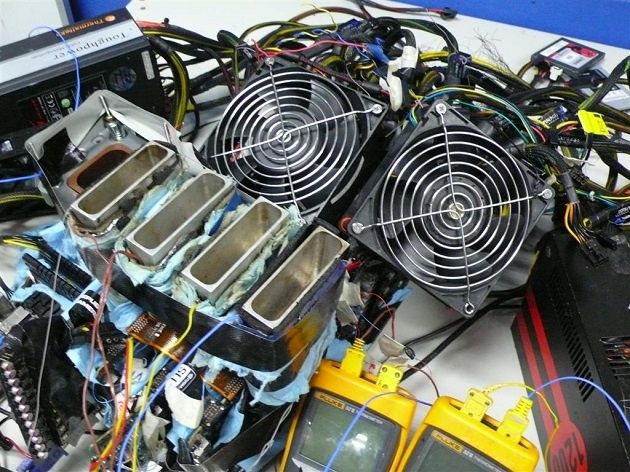 Nvidia GeForce GTX Titan 4-way SLI 3DMark 11 Performance Andre Yang rekord platforma testowa zdjęcie