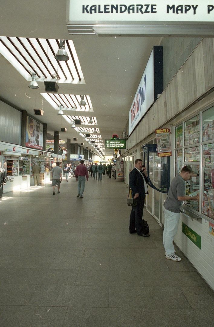 Dworzec w Katowicach na archiwalnych zdjęciach Władysława Morawskiego z 2000 roku