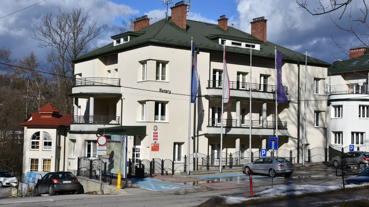 Urząd Miejski w Rabce-Zdroju będzie chwilowo czynny krócej. Z powodu upałów