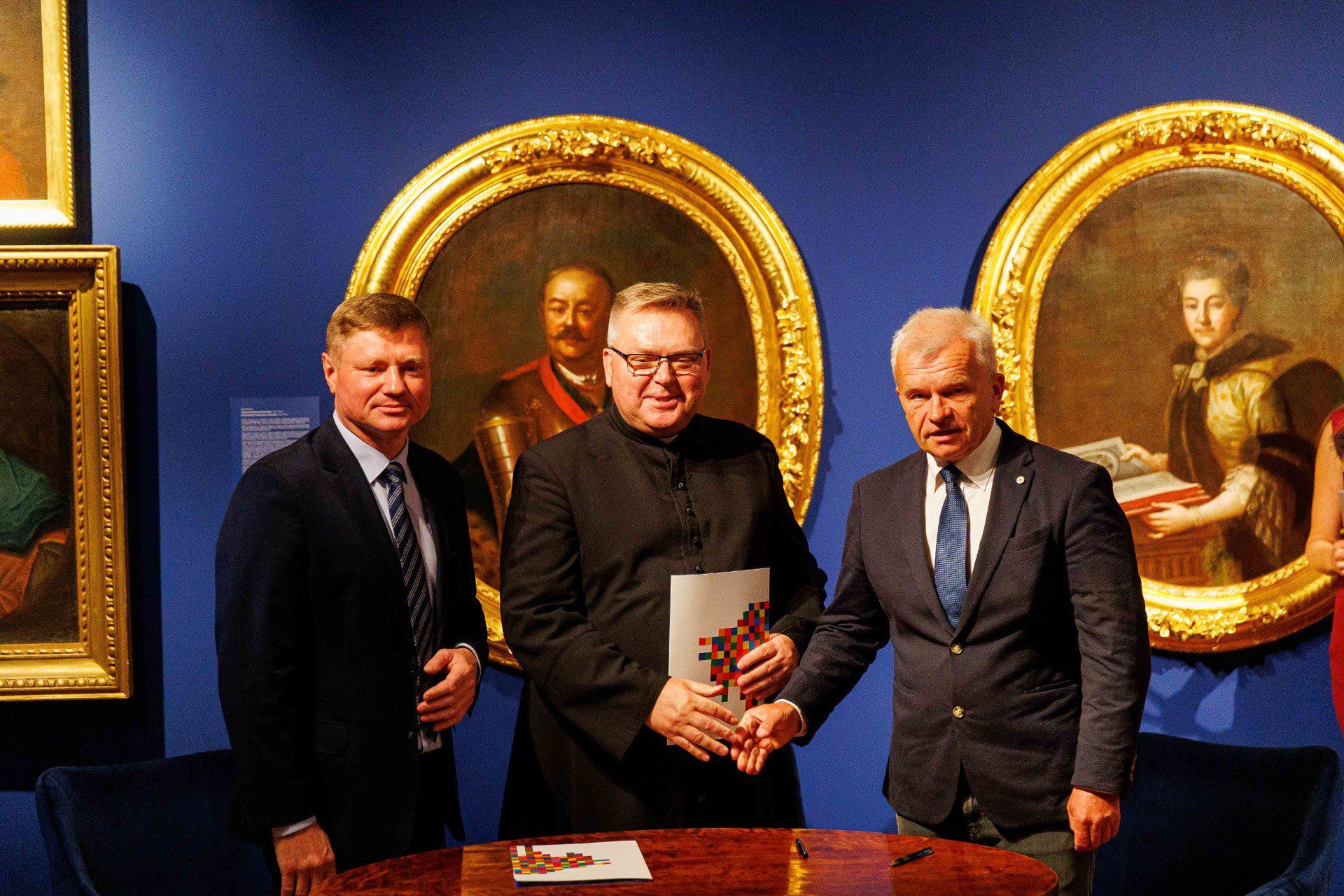 Podpisanie umów o dotacje do remontu podlaskich zabytków