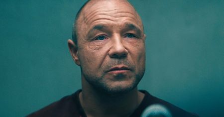 "Mógłby zabić gołymi rękami". Mroczna przemiana aktora