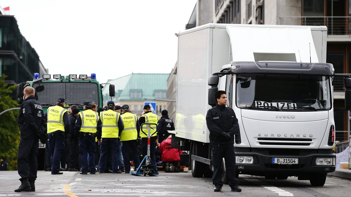 Koronawirus. Niemcy mają dosyć lockdownu (zdj. ilustracyjne).