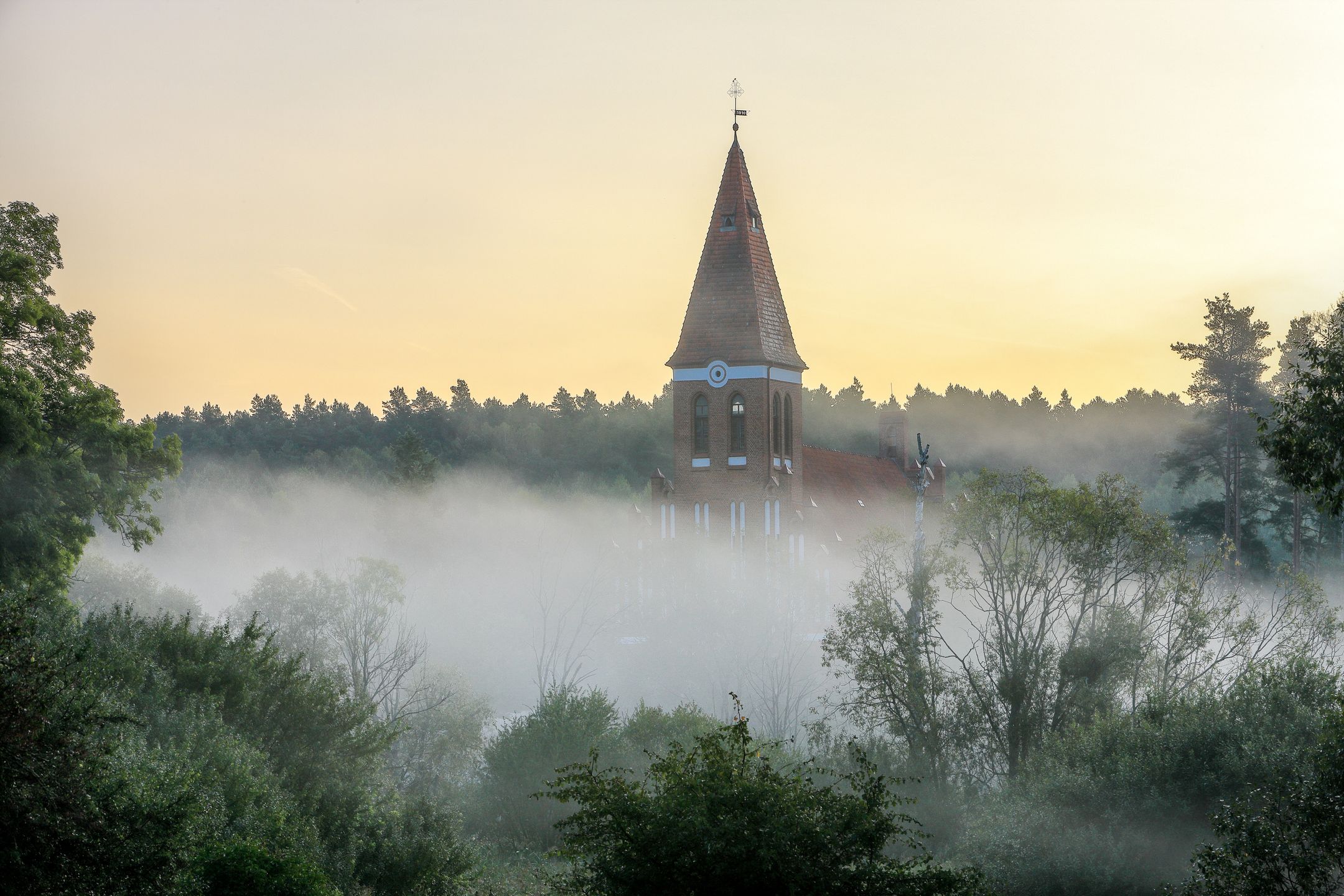 Wieś Orzechowo o poranku