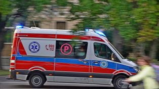 Świdnica: Śledztwo w sprawie śmierci 30-latki po udarze. Prokuratura bada zaniedbania w transporcie medycznym