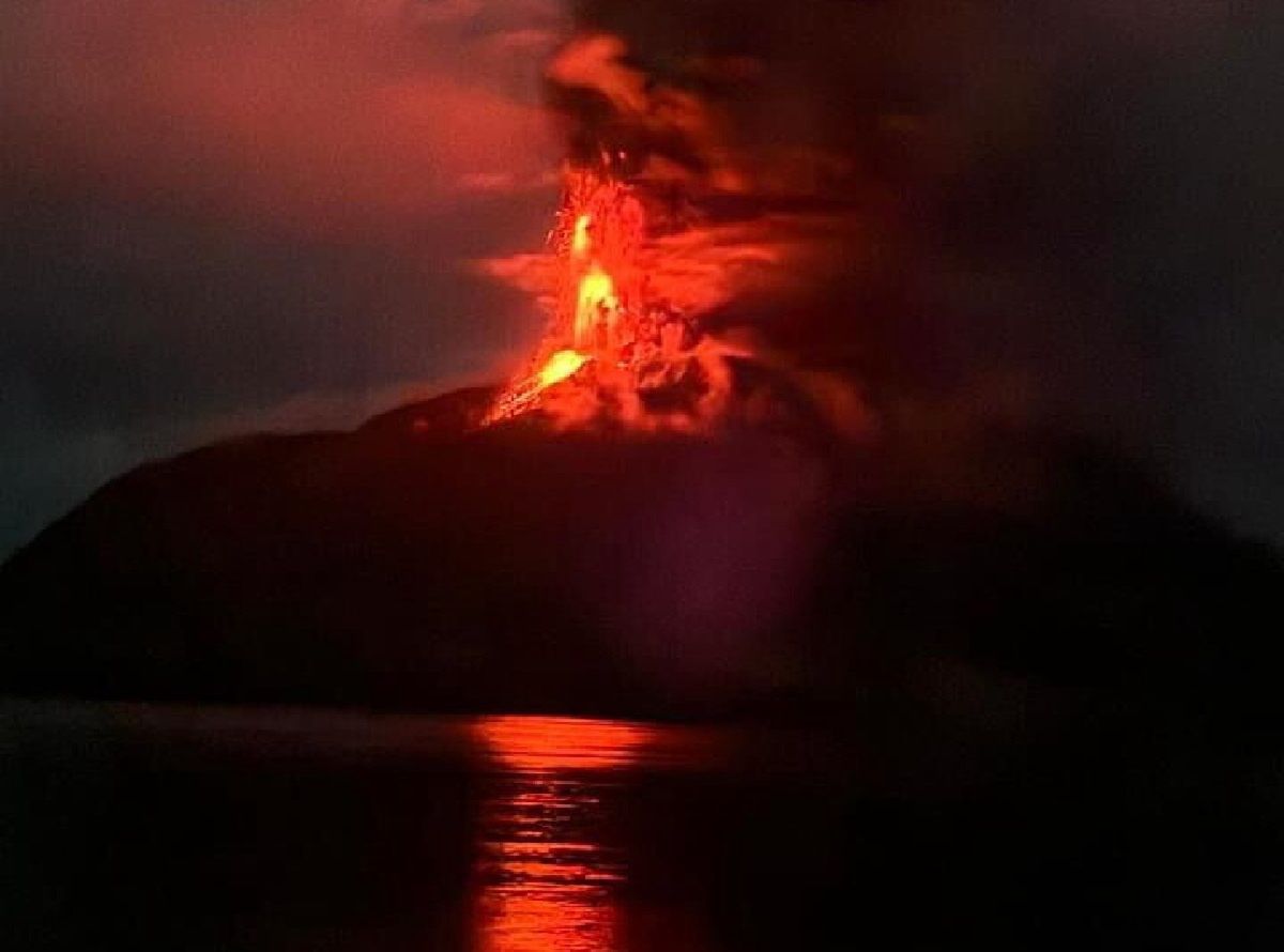 Panika na indonezyjskiej wyspie. Wulkan wybuchł, trzeba było ewakuować kilkanaście tys. osób