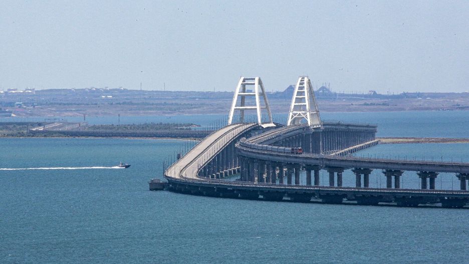 Atak na most Krymski
A freight train runs on rails of a railway link of the Crimean Bridge connecting Russian mainland and Crimean peninsula over the Kerch Strait not far from Kerch, Crimea, on Monday, July 17, 2023. An attack before dawn damaged part of a bridge linking Russia to Moscow-annexed Crimea that is a key supply route for Kremlin forces in the war with Ukraine. The strike Monday has forced the span's temporary closure for a second time in less than a year. (AP Photo)