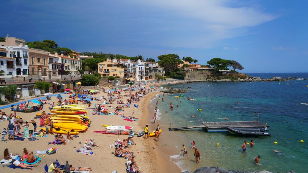 Canadell beach, Calella de Palafrugell, Costa Brava, Girona province, Catalonia, Spain, Europe
Canadell beach, Calella de Palafrugell, Costa Brava, Girona province, Catalonia, Spain, Europe. (Photo by: Carlo Morucchio/REDA/Universal Images Group via Getty Images)
REDA
tourist destination, scenic, seashore, coast, palafrugell, mediterranean, costa brava, bay, scene, girona, scenery, traveling, bather, vacation, boat, urban scene, calella, scenes