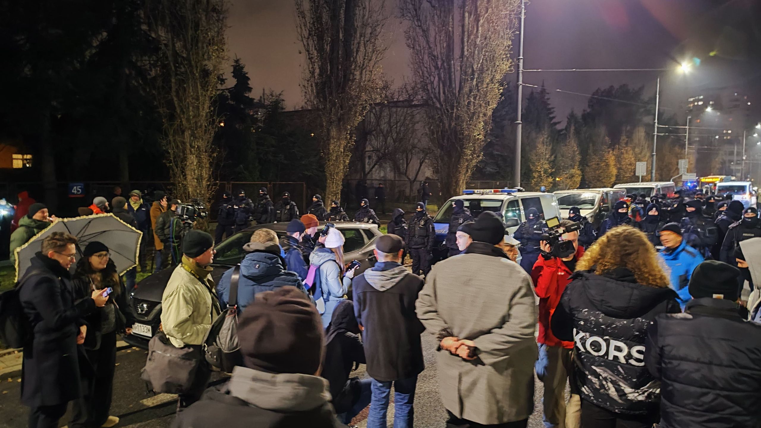 Protest pod domem lidera PiS