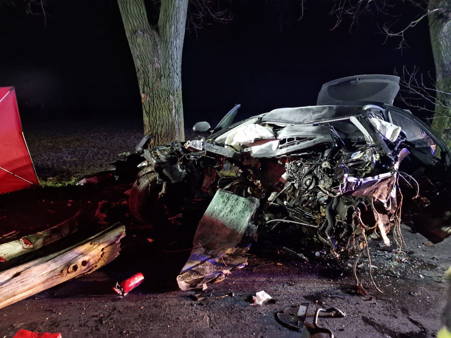 Auto doszczętnie rozbite
