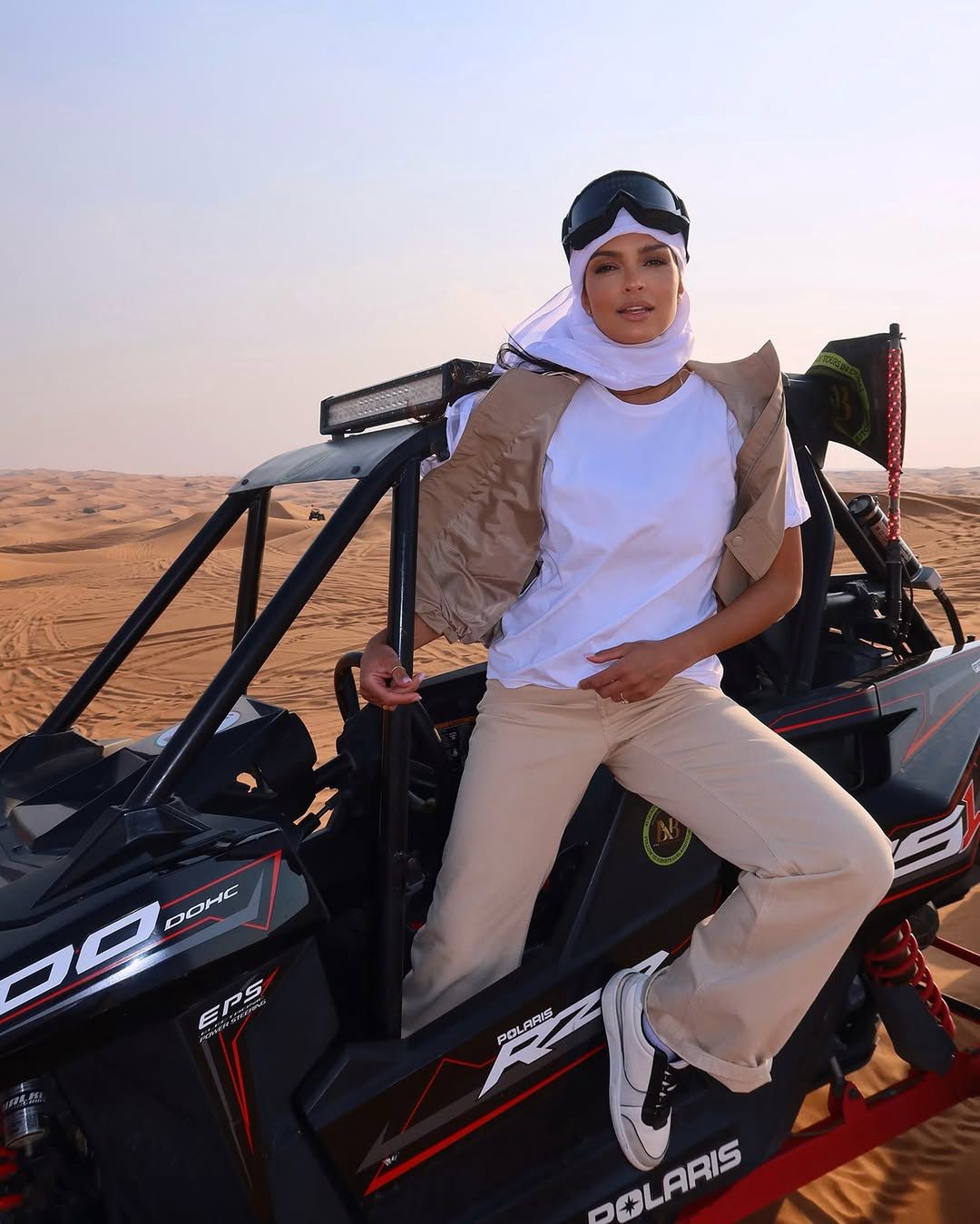 Klaudia El Dursi eksponuje ciążowy brzuch na wydmach w Dubaju