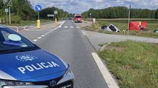 Zderzenie dwóch aut. Nie żyje 95-letni kierowca, cztery osoby ranne
