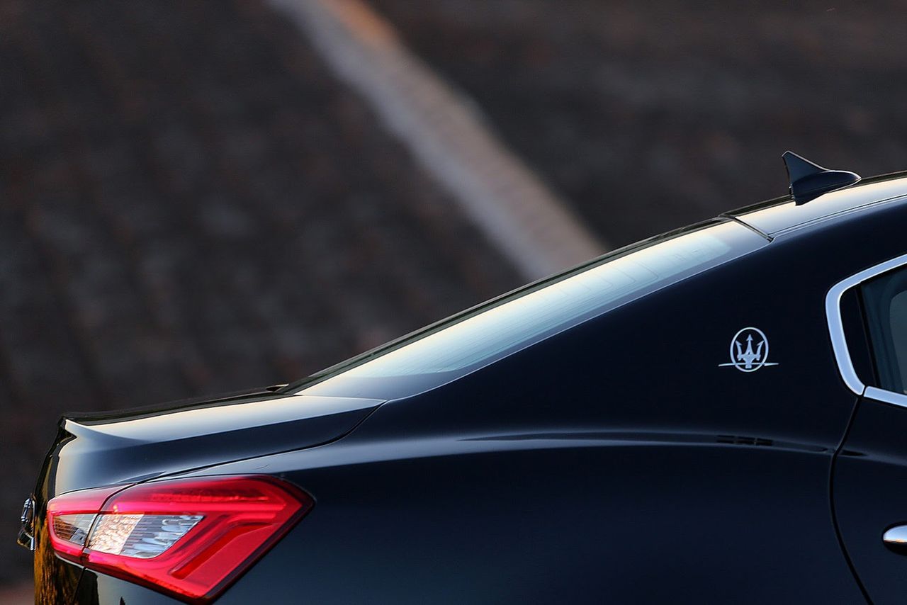 2014-Maserati-Ghibli-113[4]