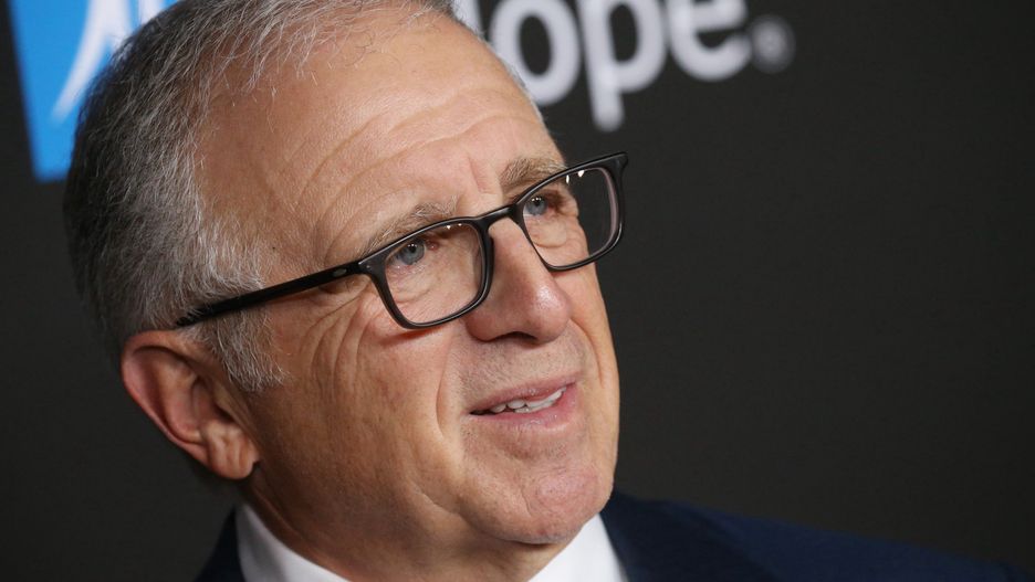 Irving Azoff zaszczepił się poza kolejką