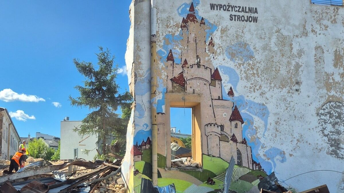 Rozbiórka dawnego Domu Kultury Kolejarza przy ul. Kunickiego