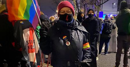 Babcia Kasia wśród protestujących. "Nie myślę o zagrożeniu, są rzeczy ważne i ważniejsze"