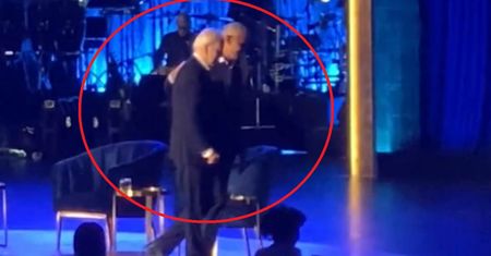Problemy Bidena. Obama ruszył mu na pomoc. Nagranie niesie się po sieci