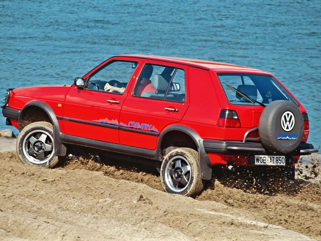 Volkswagen początkowo używał napędu Syncro, który po zmianie konstrukcji przemianowano na 4MOTION