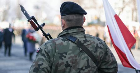 Co jedzą polscy żołnierze? Zupę parówkową porównano do pomyj